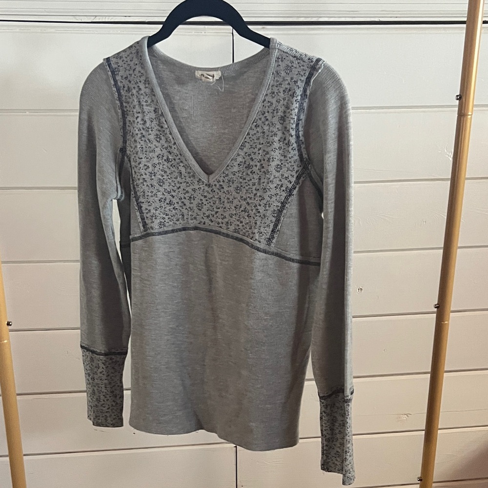 POL Gray Floral Long Sleeve Top